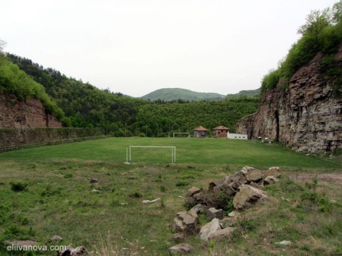стадион село бов