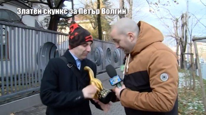 Без име