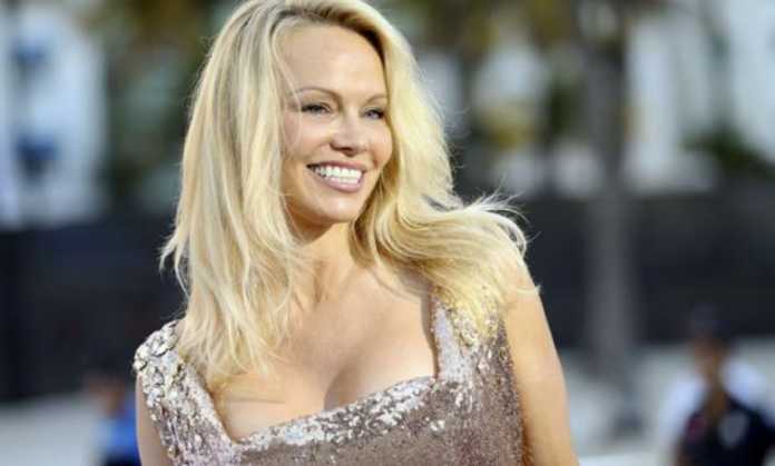 1536578152pamela anderson 1 89384d 01x 1536578152pamela anderson 1 89384d 01x