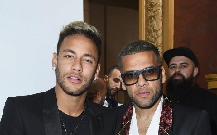 960 600 nejmar i dani alves defiliraha na sedmicata na modata v nejmar i dani alvesh