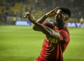 Бивш нападател на ЦСКА остава в играта за Мондиала в САЩ(ВИДЕО) diukens nazon (2)