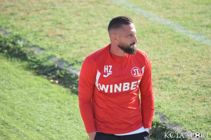 chernomoretz lokomotiv plovdiv 2 dubal hristo zlatinski chernomoretz lokomotiv plovdiv 2 dubal (13)