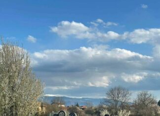 Победнели фенове на Костинброд обърнаха колата на съдията(снимка) 111111111111111111