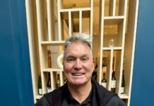 Възпят от „Куин“ герой с жест към Даниел Боримиров (ВИДЕО+СНИМКИ) sam djones 1