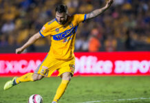 Червен кошмар сложи край на кариерата си Tigres UANL v Necaxa Torneo Apertura 2017 Liga MX