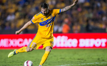 Tigres UANL v Necaxa Torneo Apertura 2017 Liga MX