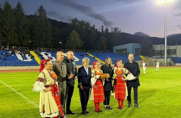 Весела Лечева,Йордан Йовчев и Краси Балъков бяха гости на откриването на новия стадион „Осогово“ в Кюстендил vesela lecheva