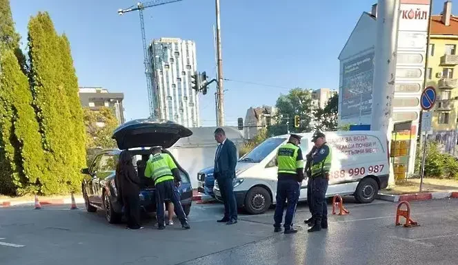 Да видиш ти! Владо Николов катастрофира в центъра на София! vlado nikolov katastrofa